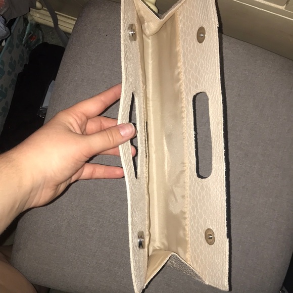 Clutch - Picture 3 of 3